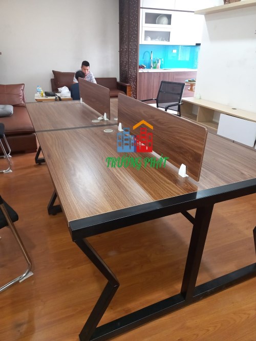 Bàn cụm module 4 chỗ 2m4x1m2 kèm vách Bàn cụm module 4 chỗ 2m4x1m2 kèm vách