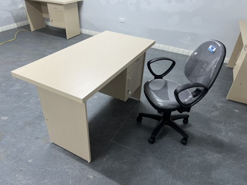 Combo bàn hộc lửng 1m2x0.6+ghế xoay Hoà Phát Combo bàn hộc lửng 1m2x0.6+ghế xoay Hoà Phát