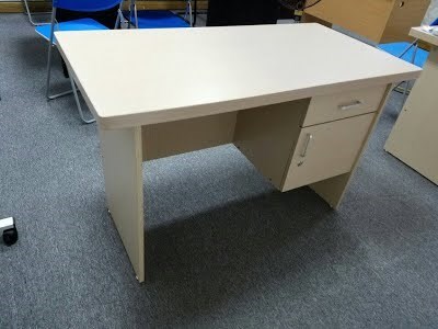 Bàn làm việc chân gỗ 1m2x0.6 có hộc Bàn làm việc chân gỗ 1m2x0.6 có hộc