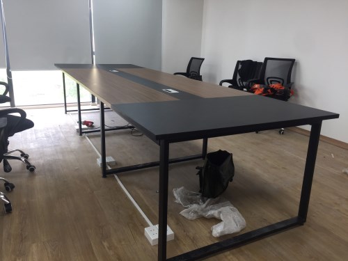 Bàn họp chân sắt 3m8x1m2 kèm ổ điện Bàn họp chân sắt 3m8x1m2 kèm ổ điện
